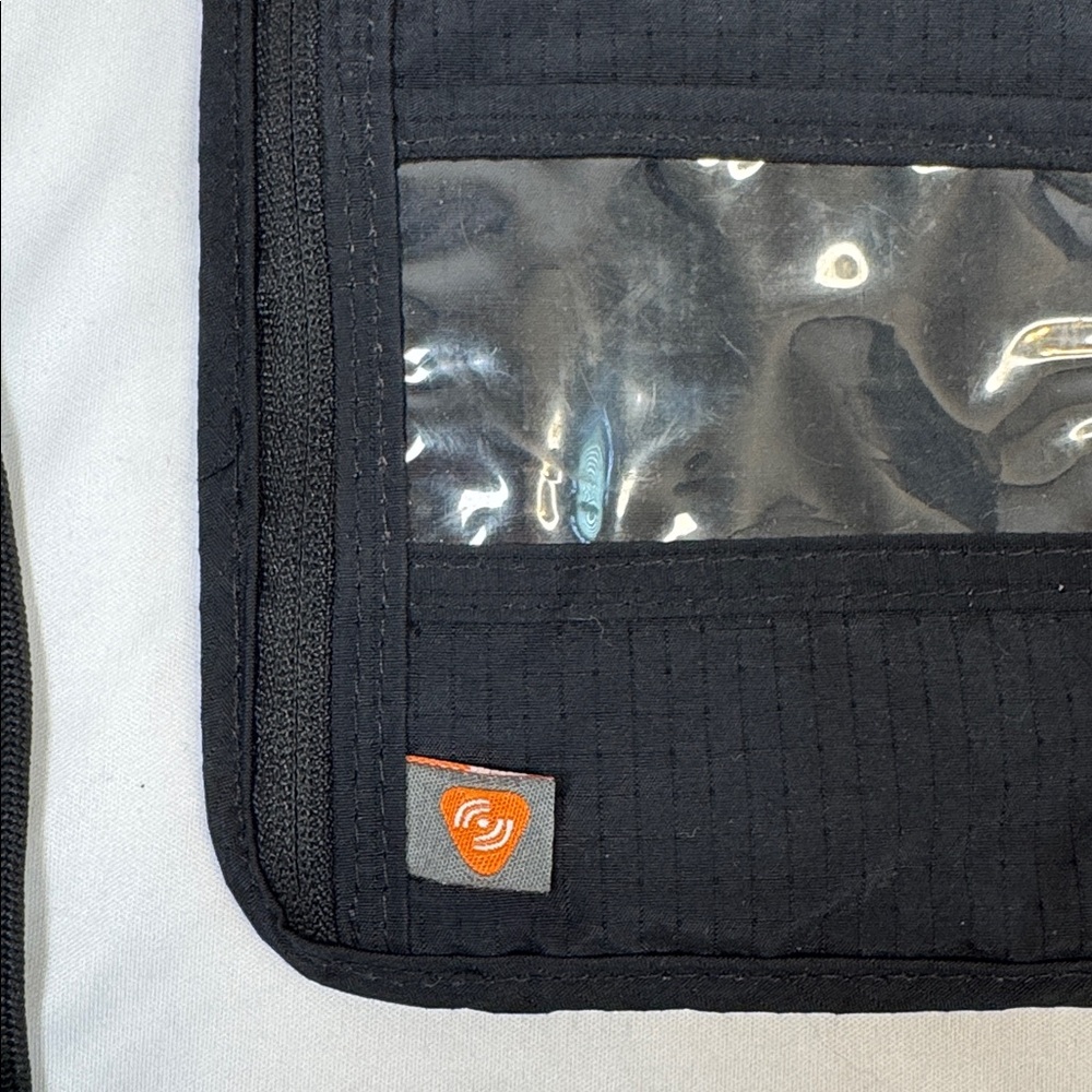 Lewis N. Clark - Black Crossbody Travel Pouch RFID certified - Picture 4 of 6